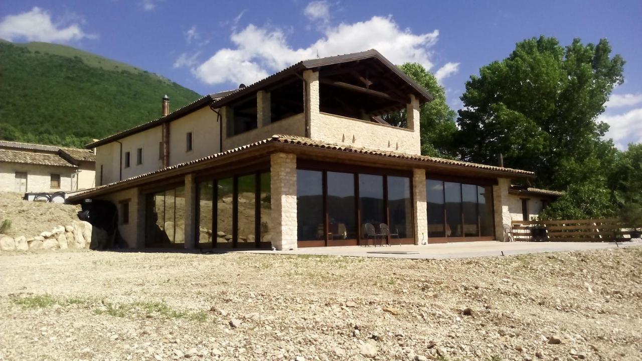 נורצ'יה Agriturismo Il Casale Degli Amici מראה חיצוני תמונה